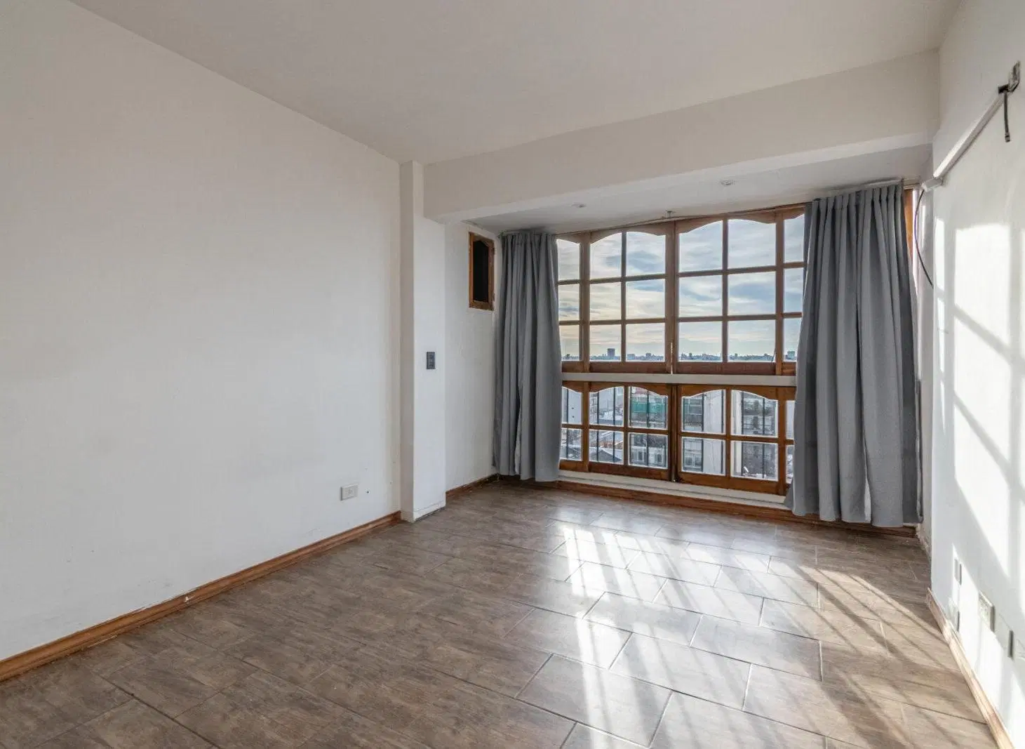 VENTA - OPORTUNIDAD - 4 AMBIENTES - BALCON - ORIENTACION NORTE - FLORES 4