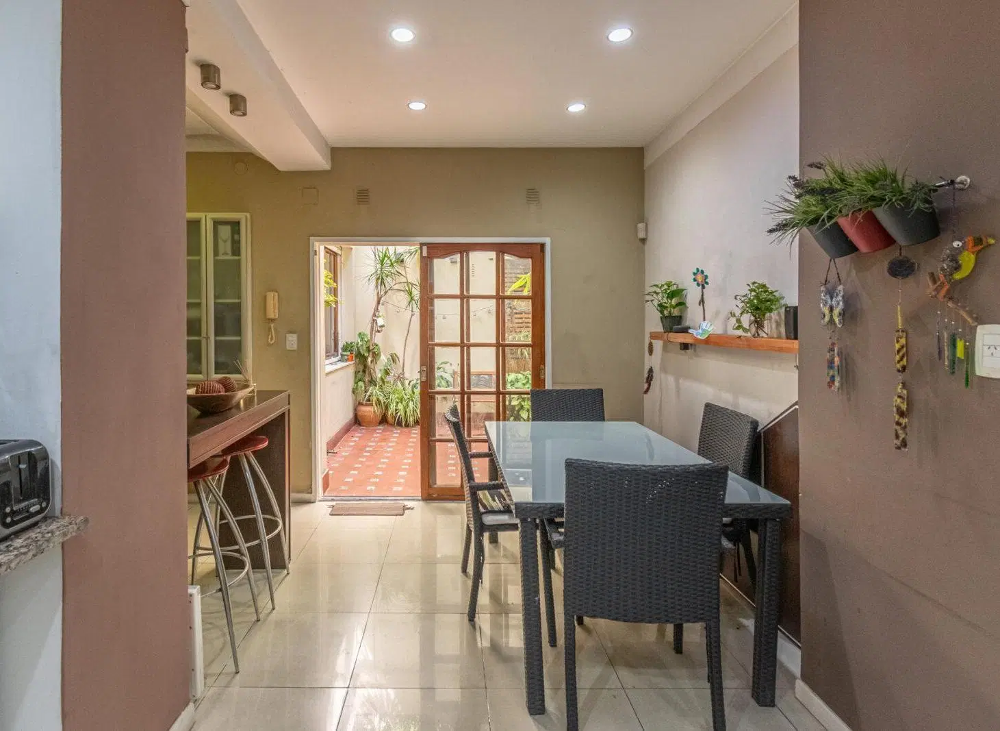 VENTA - PH TIPO CASA - TRIPLEX - 5 AMBIENTES - TERRAZA - PATIO - COCHERA - Flores 4