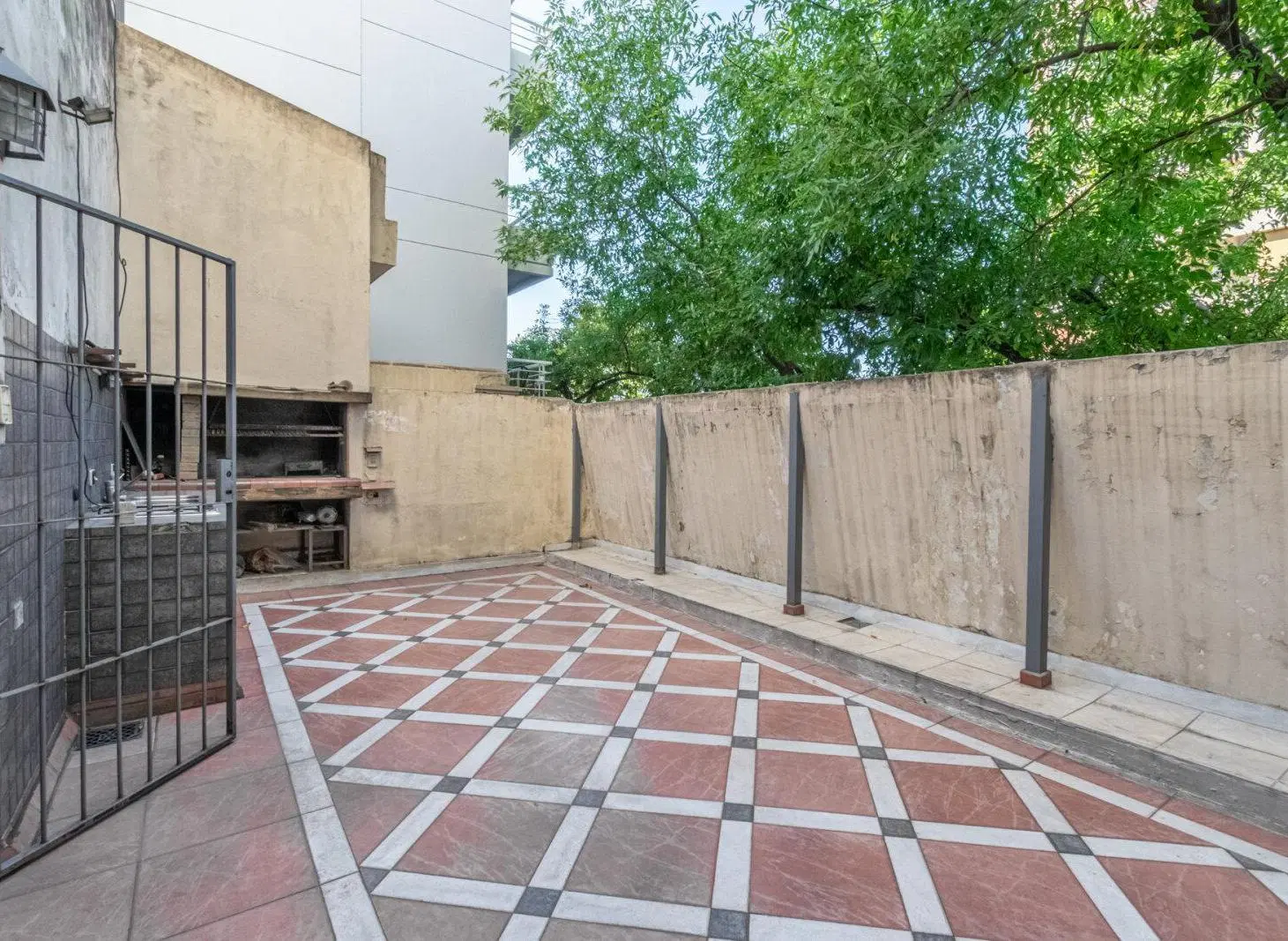 VENTA - PH TIPO CASA - TRIPLEX - 5 AMBIENTES - TERRAZA - PATIO - COCHERA - Flores 4