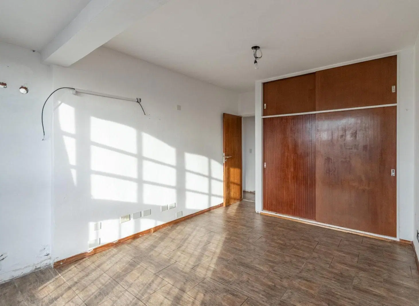 VENTA - OPORTUNIDAD - 4 AMBIENTES - BALCON - ORIENTACION NORTE - FLORES 8