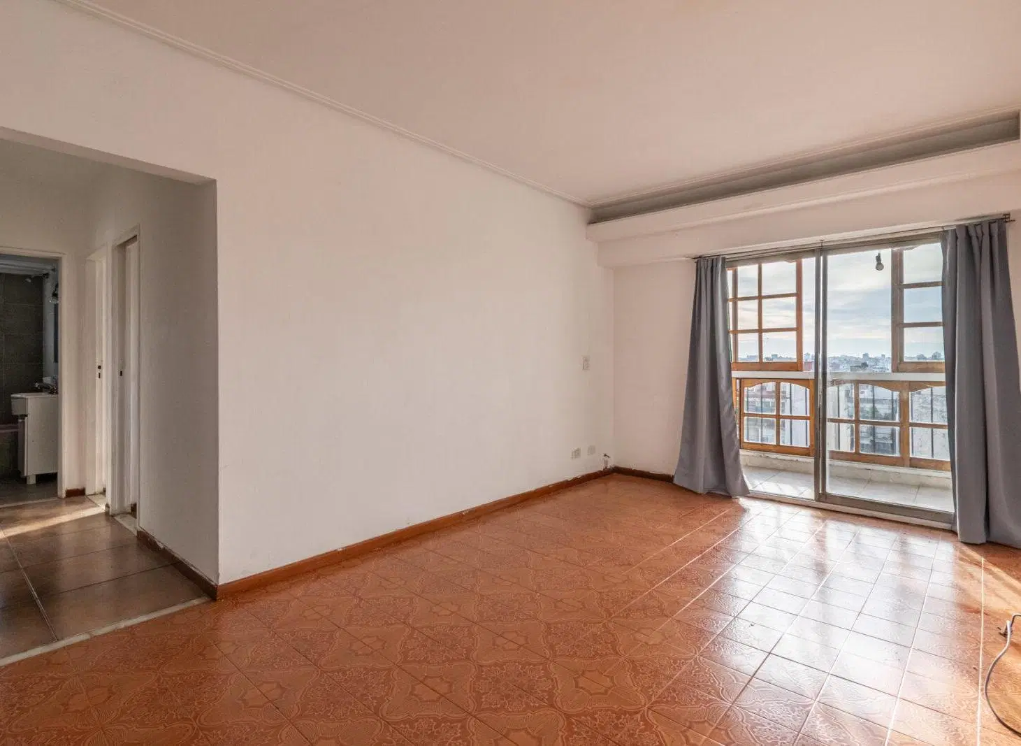 VENTA - OPORTUNIDAD - 4 AMBIENTES - BALCON - ORIENTACION NORTE - FLORES 3