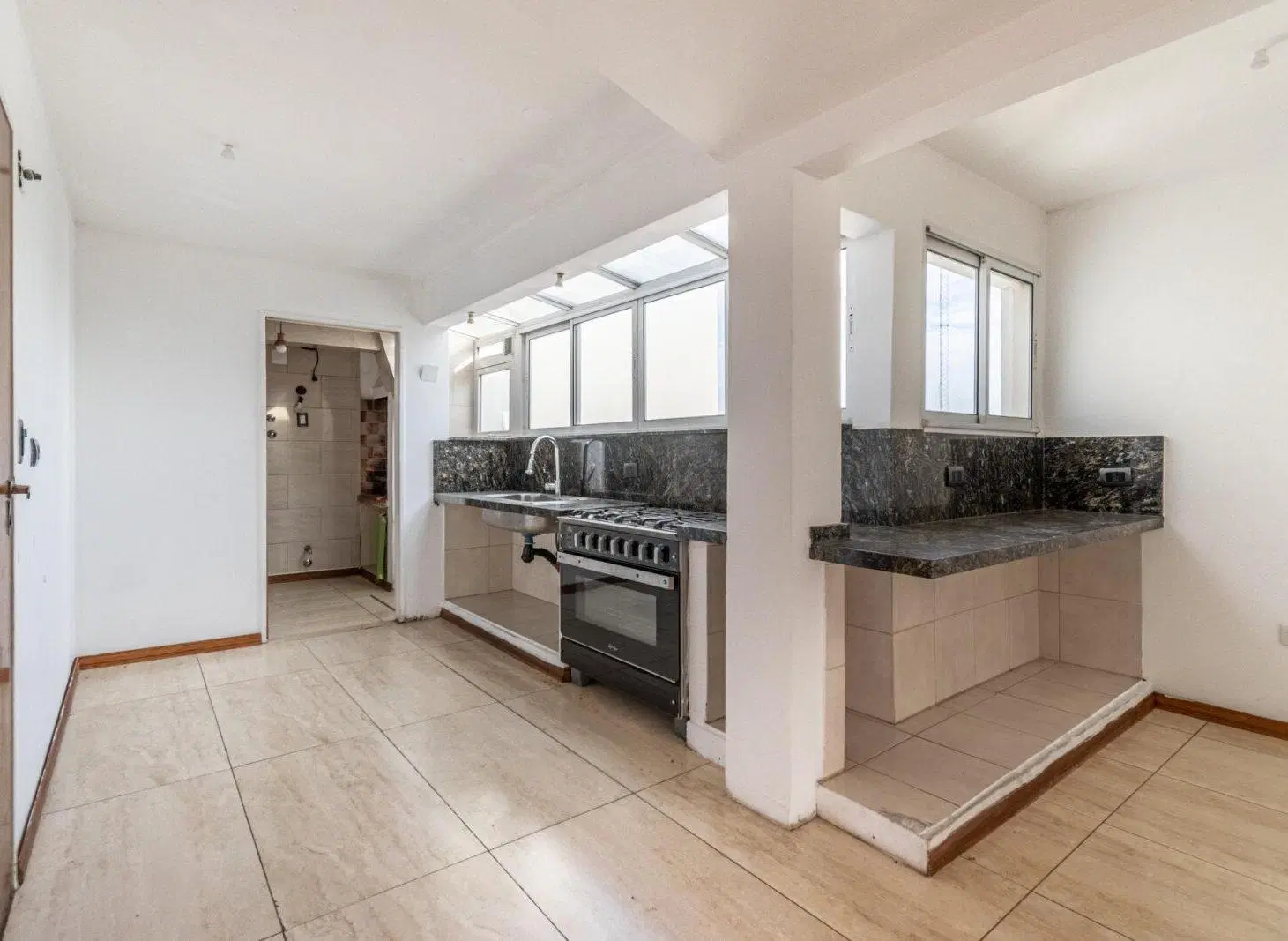 VENTA - OPORTUNIDAD - 4 AMBIENTES - BALCON - ORIENTACION NORTE - FLORES 2