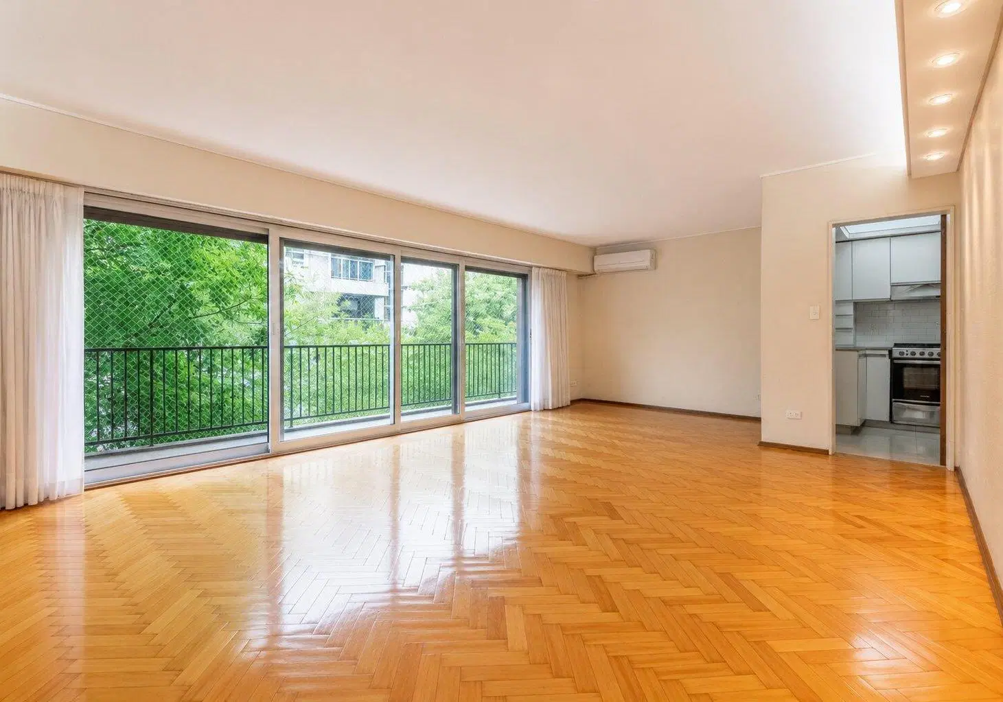 VENTA - 4 AMBIENTES - LUMINOSO - BAULERA- COLEGIALES 8