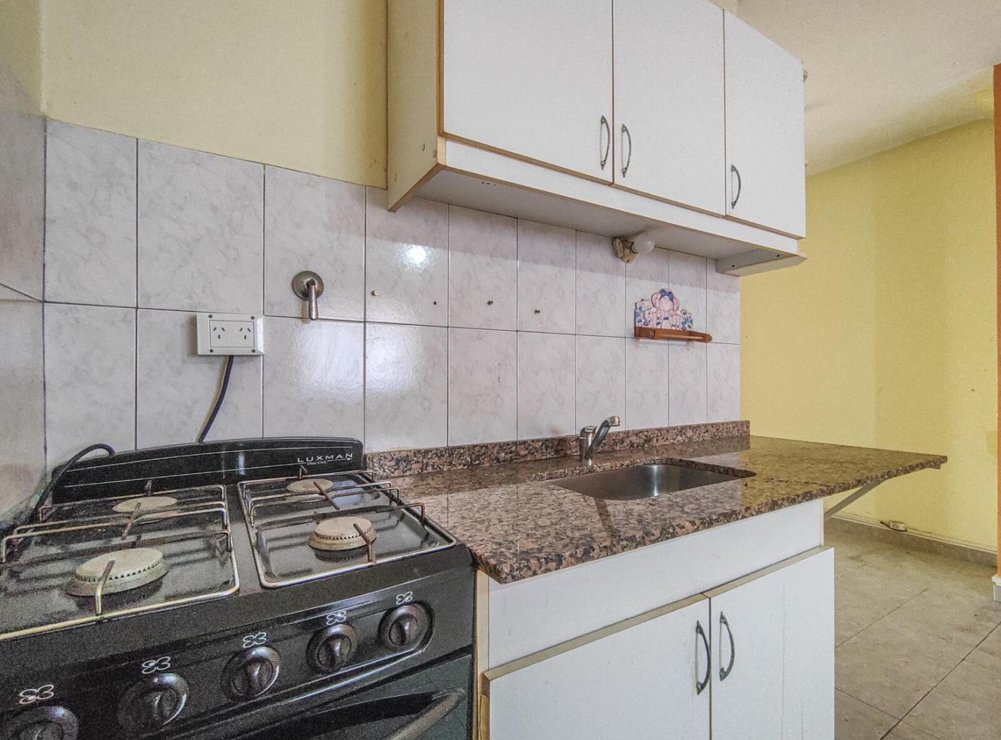 Foto de VENTA DEPARTAMENTO DE 2 AMBIENTES CON PATIO EN SANTOS LUGARES, imagen 5
