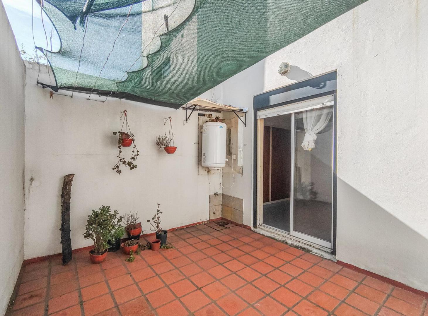 Foto de VENTA PH DE 2 AMBIENTES CON PATIO EN SANTOS LUGARES - ENTRADA, imagen 1