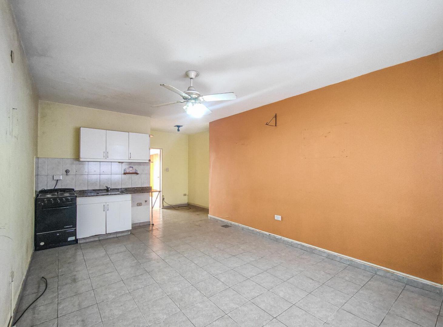 Foto de VENTA PH DE 2 AMBIENTES CON PATIO EN SANTOS LUGARES - ENTRADA, imagen 2