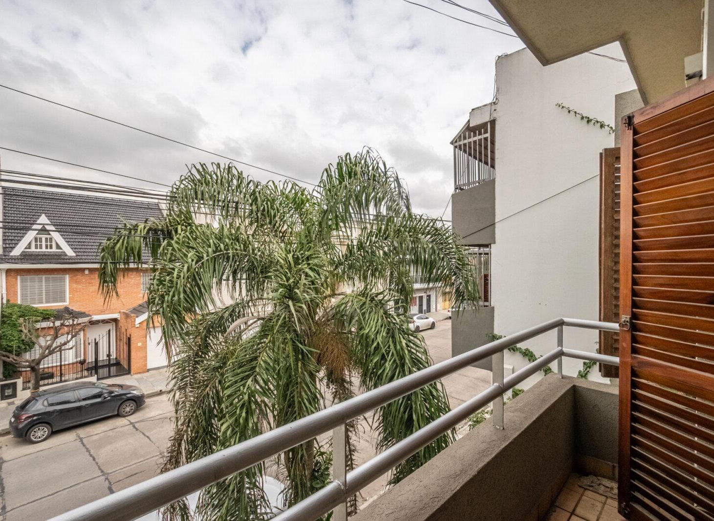 Foto de VENTA DÚPLEX DE 4 AMBIENTES CON PATIO Y COCHERA EN BARRIO NAÓN, imagen 4