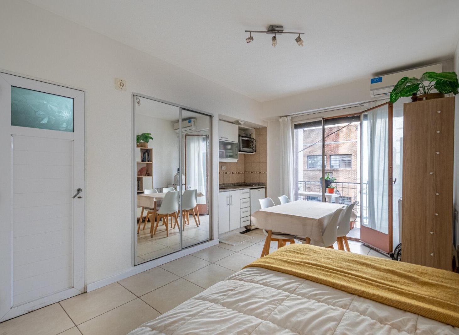 Foto de VENTA - DEPARTAMENTO - MONOAMBIENTE - LUMINOSO EN BALVANERA, imagen 3