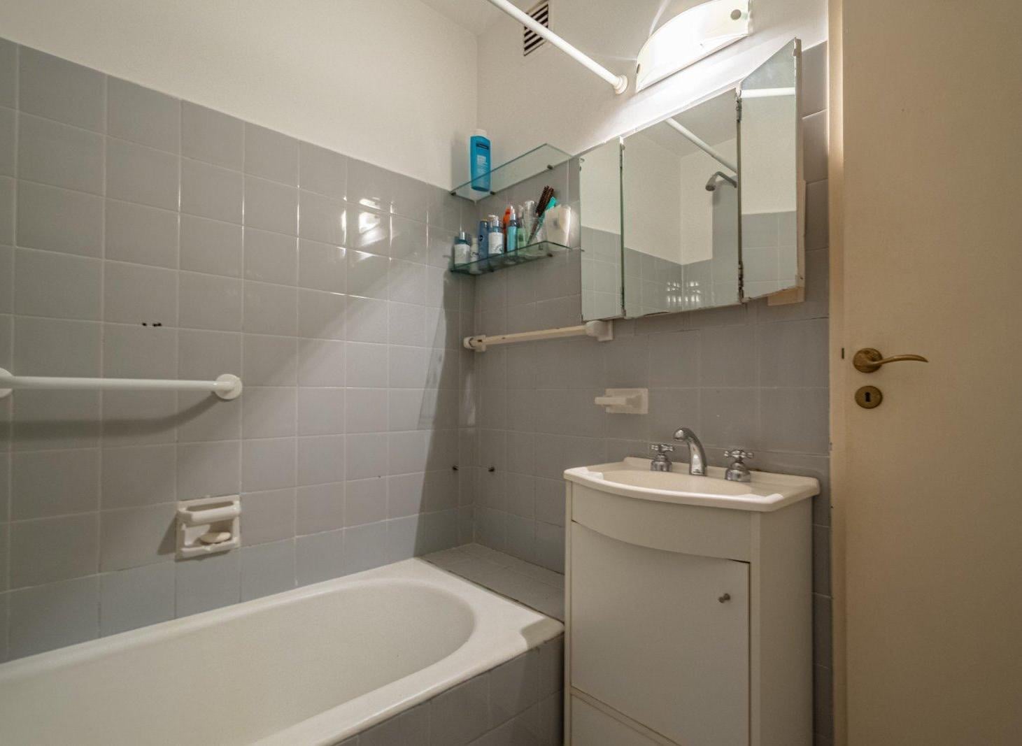 Foto de VENTA DEPARTAMENTO DE 3 AMBIENTES CON BAULERA EN PALERMO APTO, imagen 4