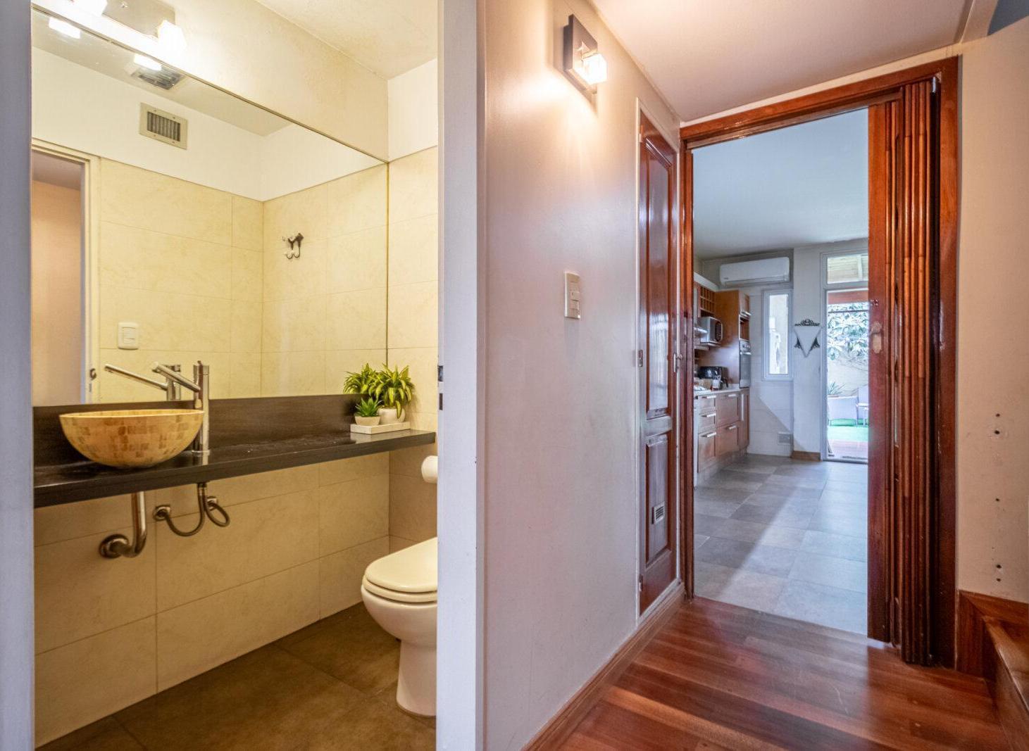 Foto de VENTA DÚPLEX DE 4 AMBIENTES CON PATIO Y COCHERA EN BARRIO NAÓN MATADEROS, imagen 3