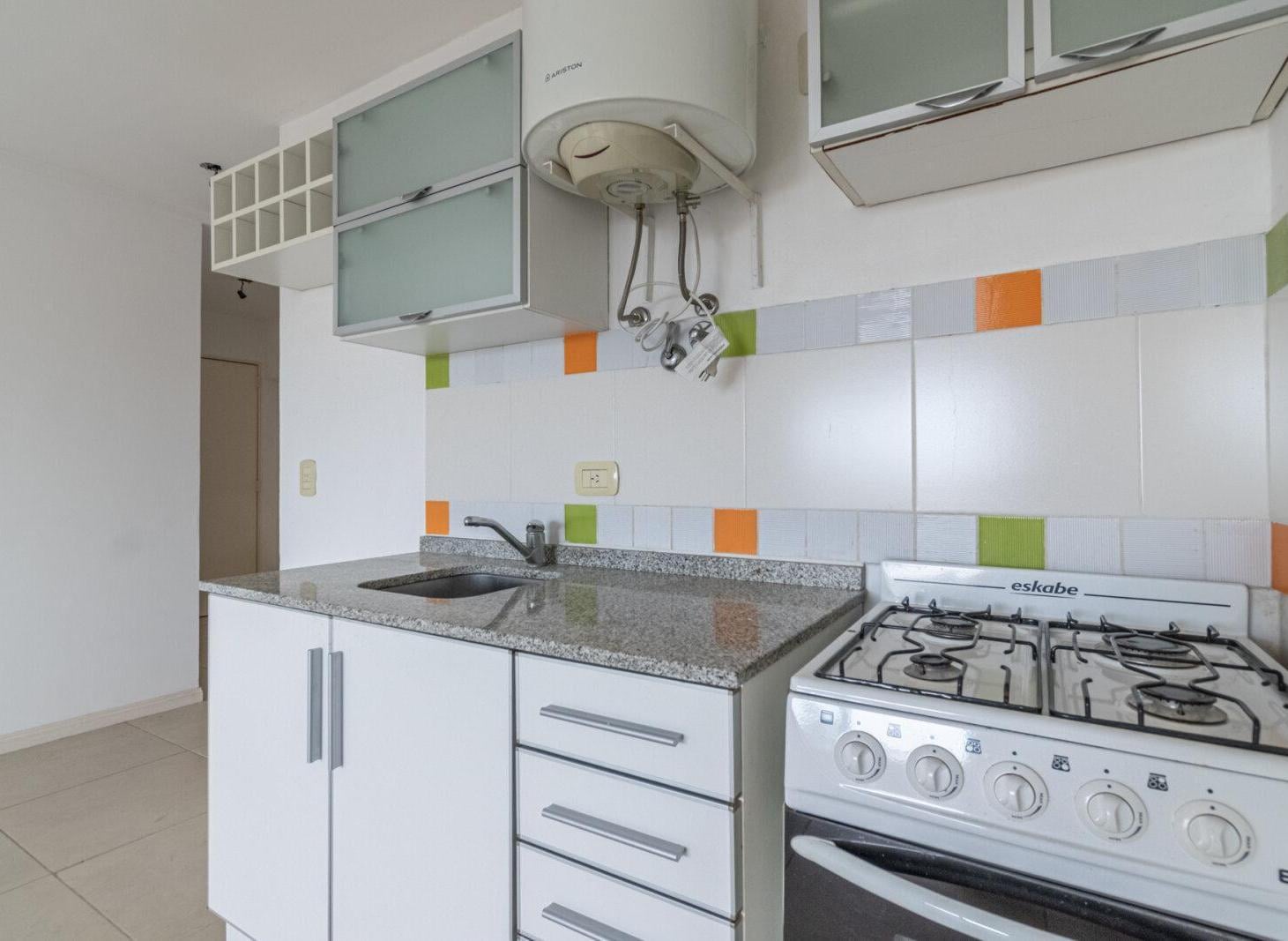 Foto de VENTA - DEPARTAMENTO - 1 AMBIENTE - PISO ALTO - LUMINOSO - CON COCHERA, imagen 4