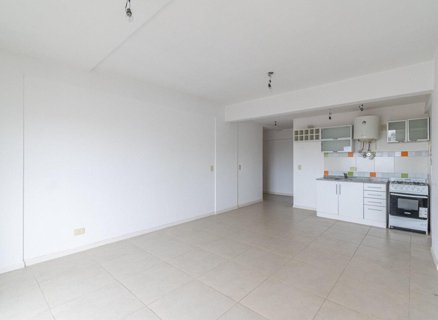 Foto de VENTA - DEPARTAMENTO - 1 AMBIENTE - PISO ALTO - LUMINOSO - CON COCHERA, imagen 3