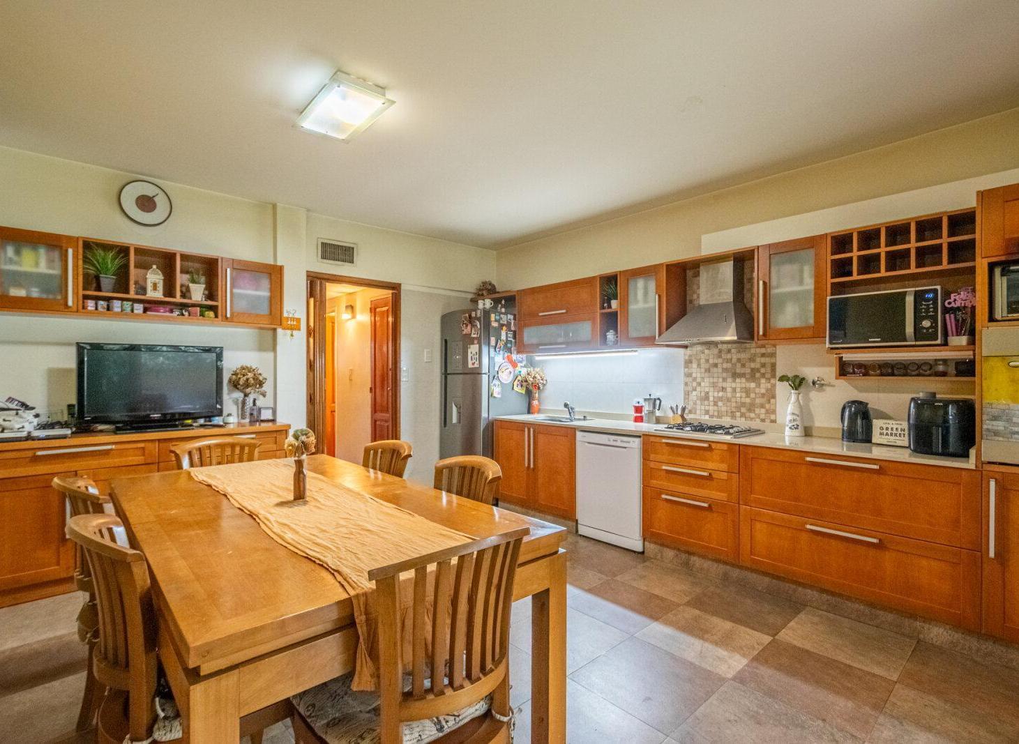 Foto de VENTA DÚPLEX DE 4 AMBIENTES CON PATIO Y COCHERA EN BARRIO NAÓN MATADEROS, imagen 5