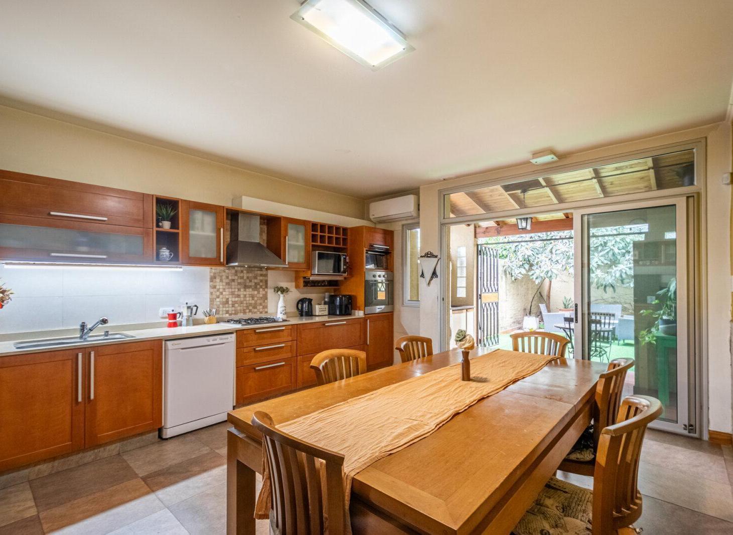 Foto de VENTA DÚPLEX DE 4 AMBIENTES CON PATIO Y COCHERA EN MATADEROS, imagen 5