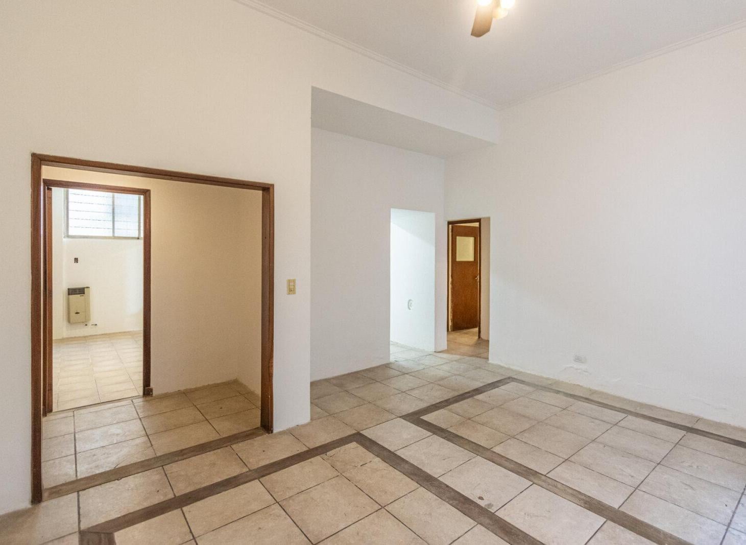 Foto de VENTA DEPARTAMENTO DE 4 AMBIENTES PLANTA BAJA LATERAL CON LAVADERO EN, imagen 4