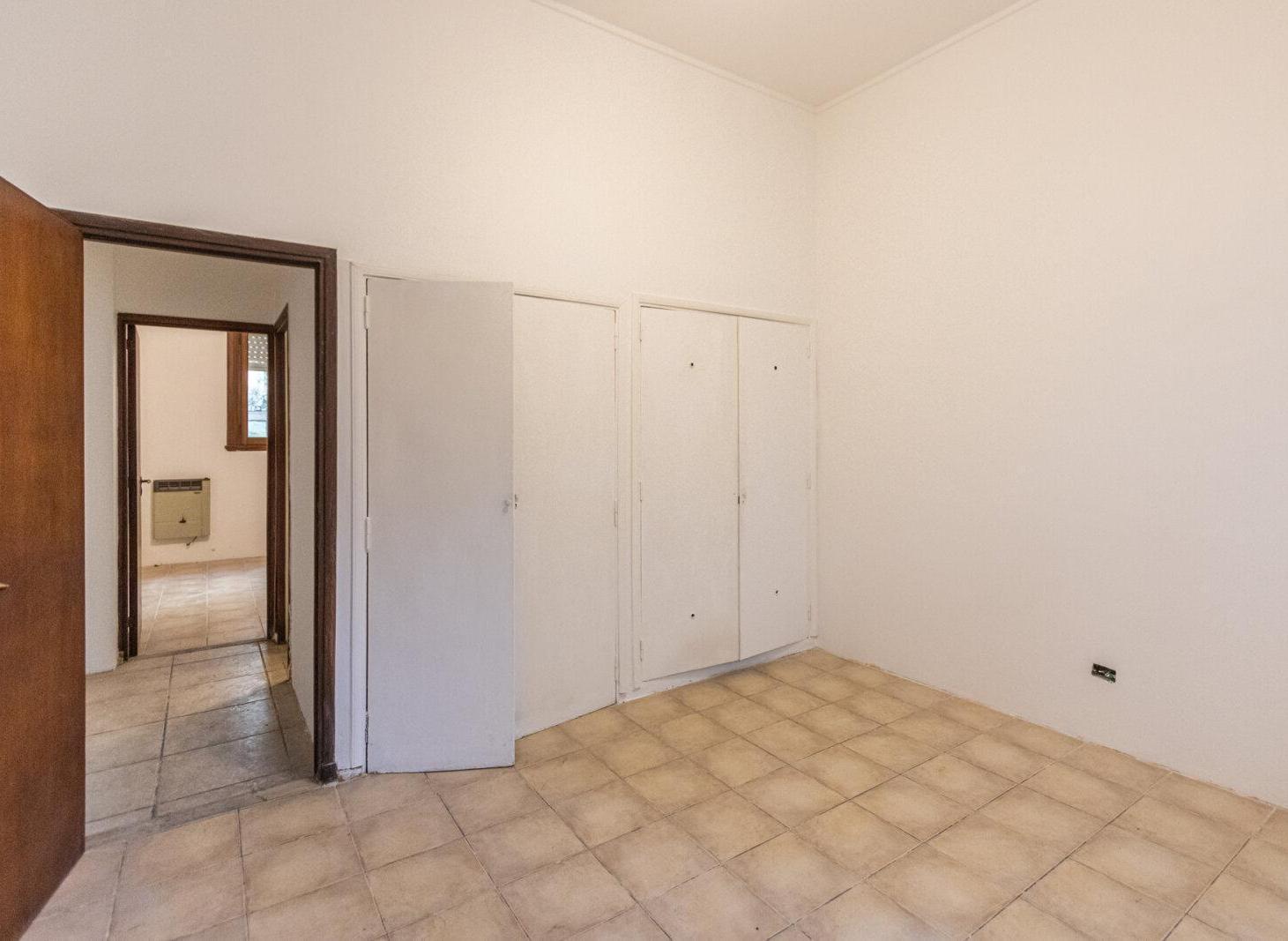 Foto de VENTA DEPARTAMENTO DE 4 AMBIENTES PLANTA BAJA LATERAL CON LAVADERO EN, imagen 3