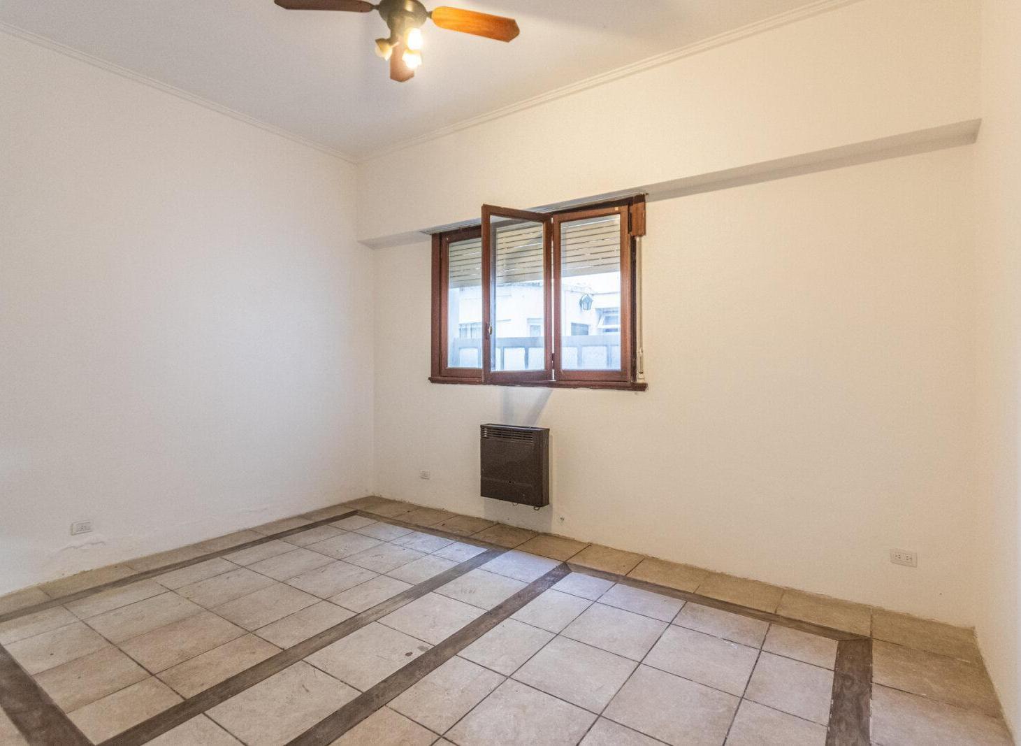 Foto de VENTA DEPARTAMENTO DE 4 AMBIENTES PLANTA BAJA LATERAL CON LAVADERO EN, imagen 5