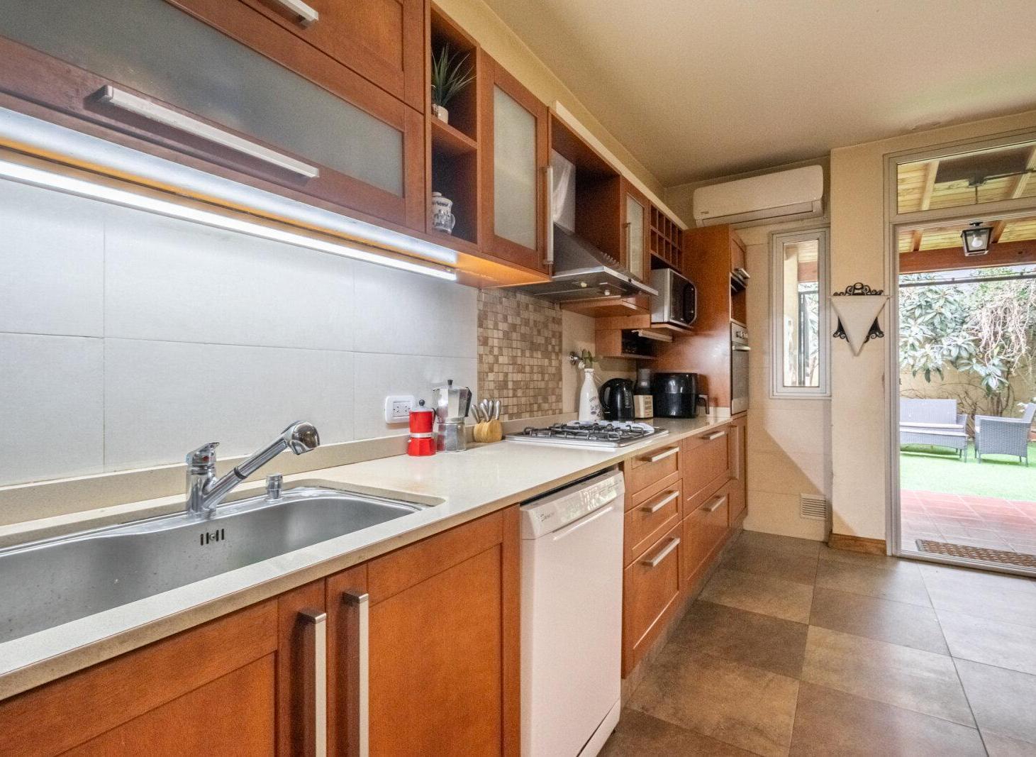 Foto de DÚPLEX 4 AMBIENTES CON PATIO, PARRILLA Y COCHERA DOBLE EN BARRIO NAÓN, imagen 2