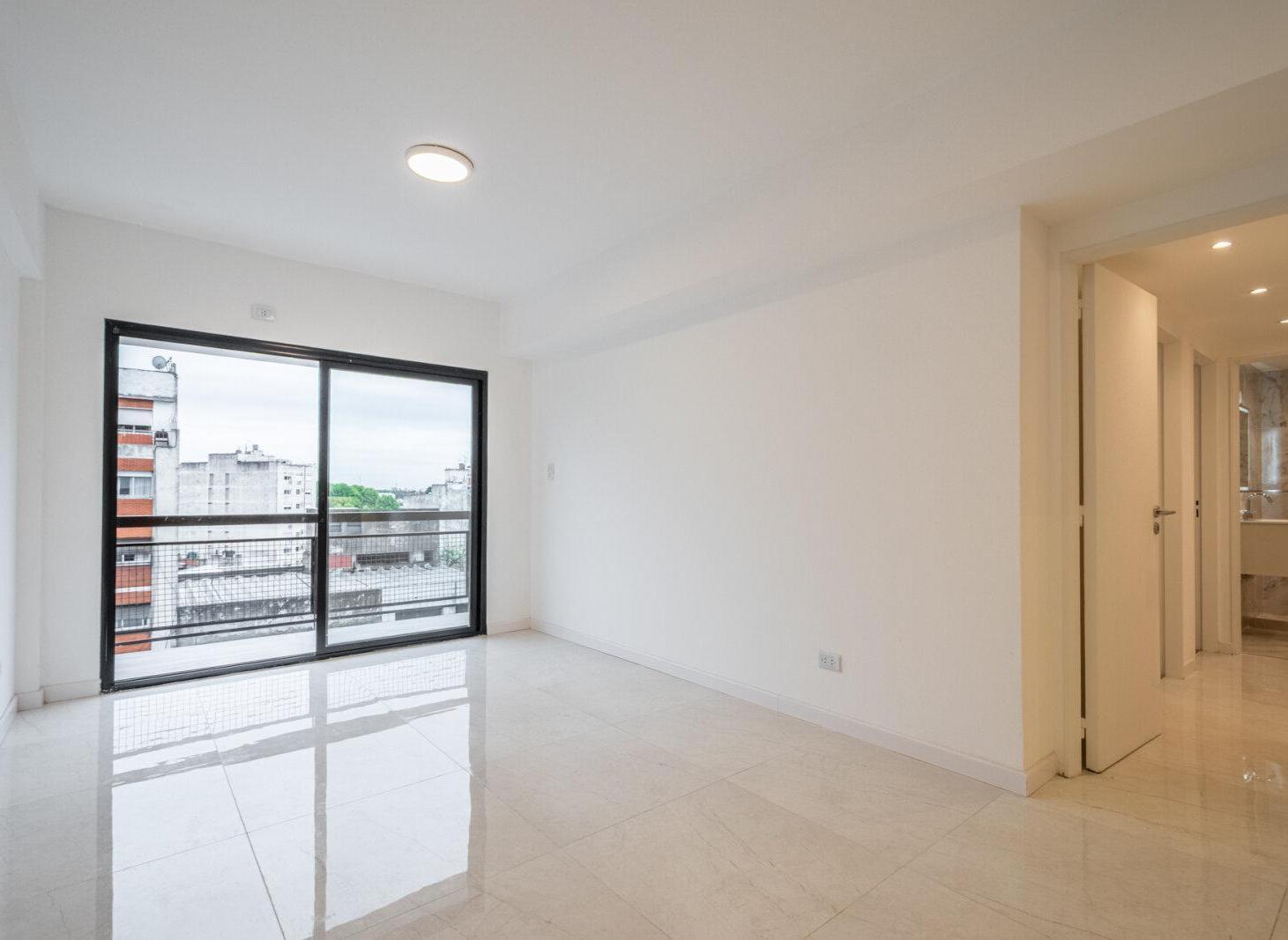 Foto de VENTA DEPARTAMENTO 4 AMBIENTES RECICLADO CON COCHERA Y BAULERA EN VILLA, imagen 2