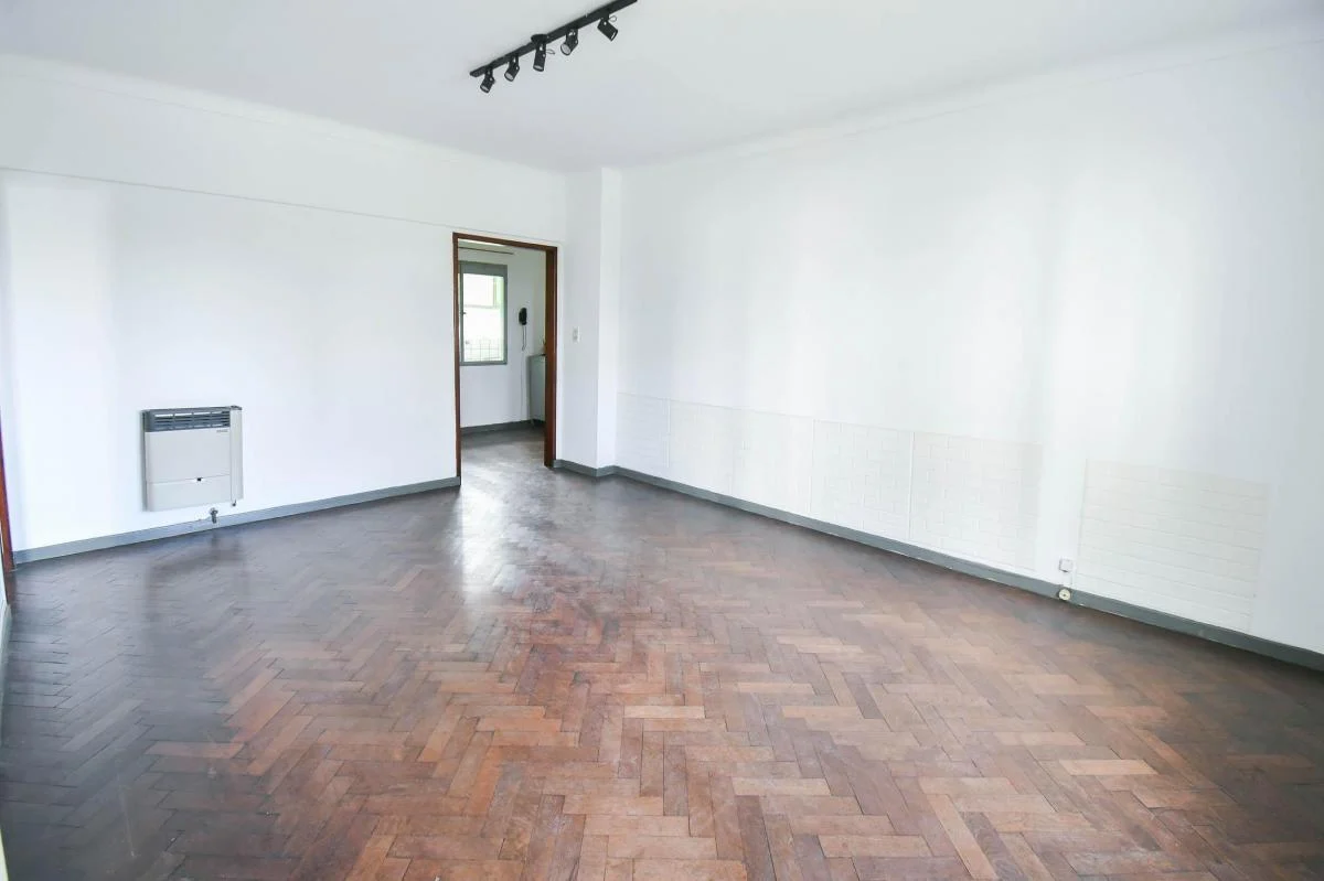 Foto de Muy Buen Departamento En Venta 3 Amb - Parque Chacabuco, imagen 3