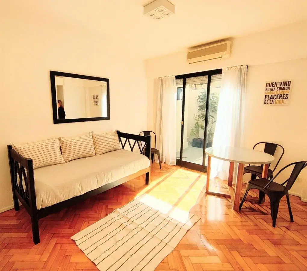 2 ambientes  en Parque Las Heras con Patio Reciclado 2