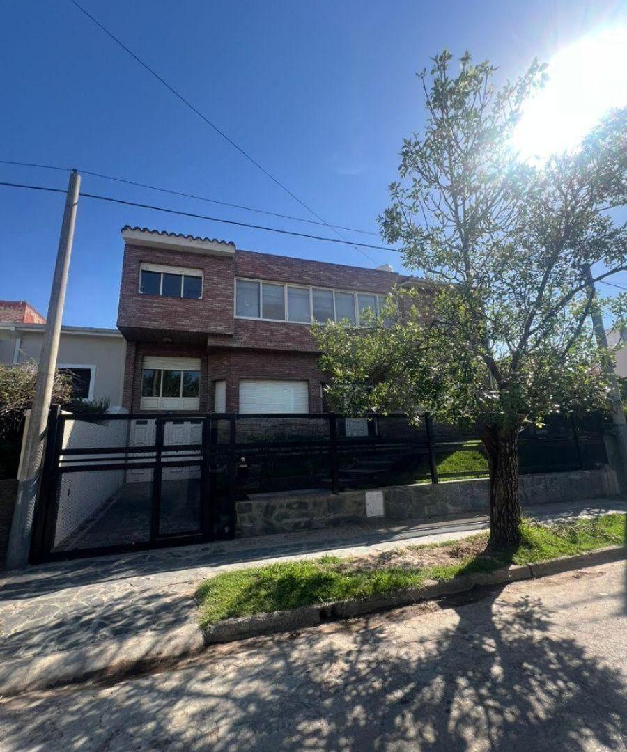 ALQUILER CASA 7 DORMITORIOS | PARQUE VÉLEZ SARSFIELD | PATIO + TERRAZA + DEPTO INDEPENDIENTE