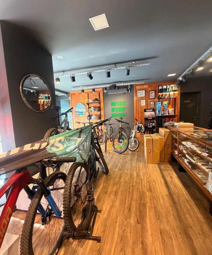 Alquiler Local Comercial en Recta Martinolli PLANTA LIBRE 4