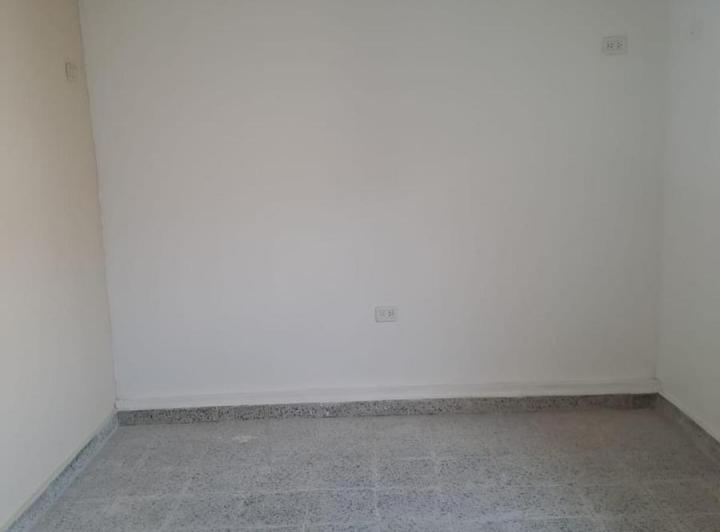 Casa en alquiler Rafael calzada 2