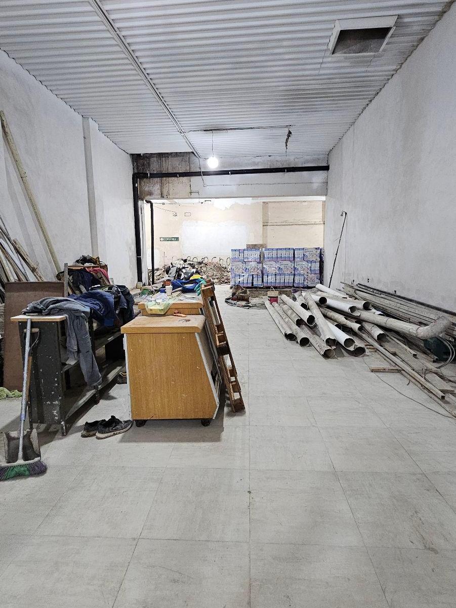 Importante Local Comercial con Deposito (1500 M²)y Vivienda en Plant Alta 1