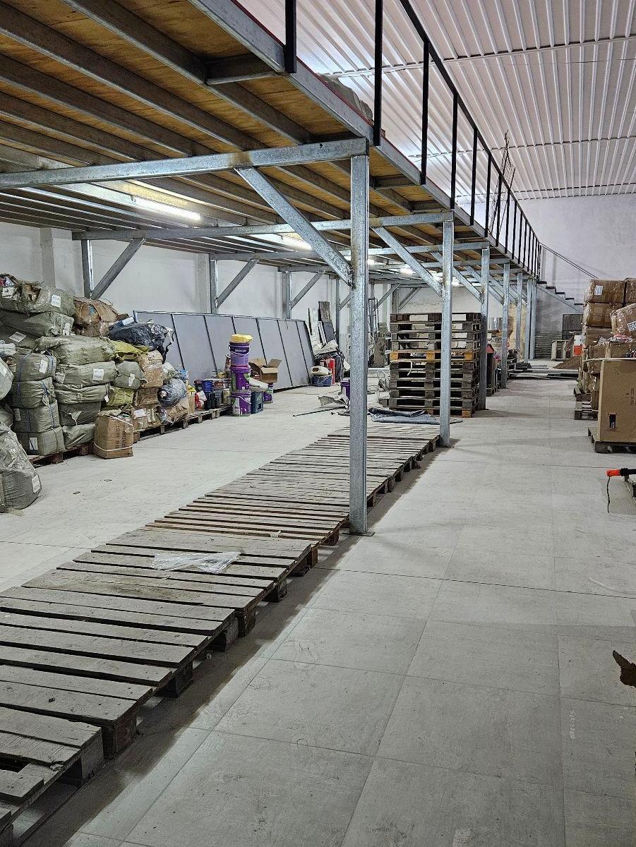 Importante Local Comercial con Deposito (1500 M²)y Vivienda en Plant Alta 4