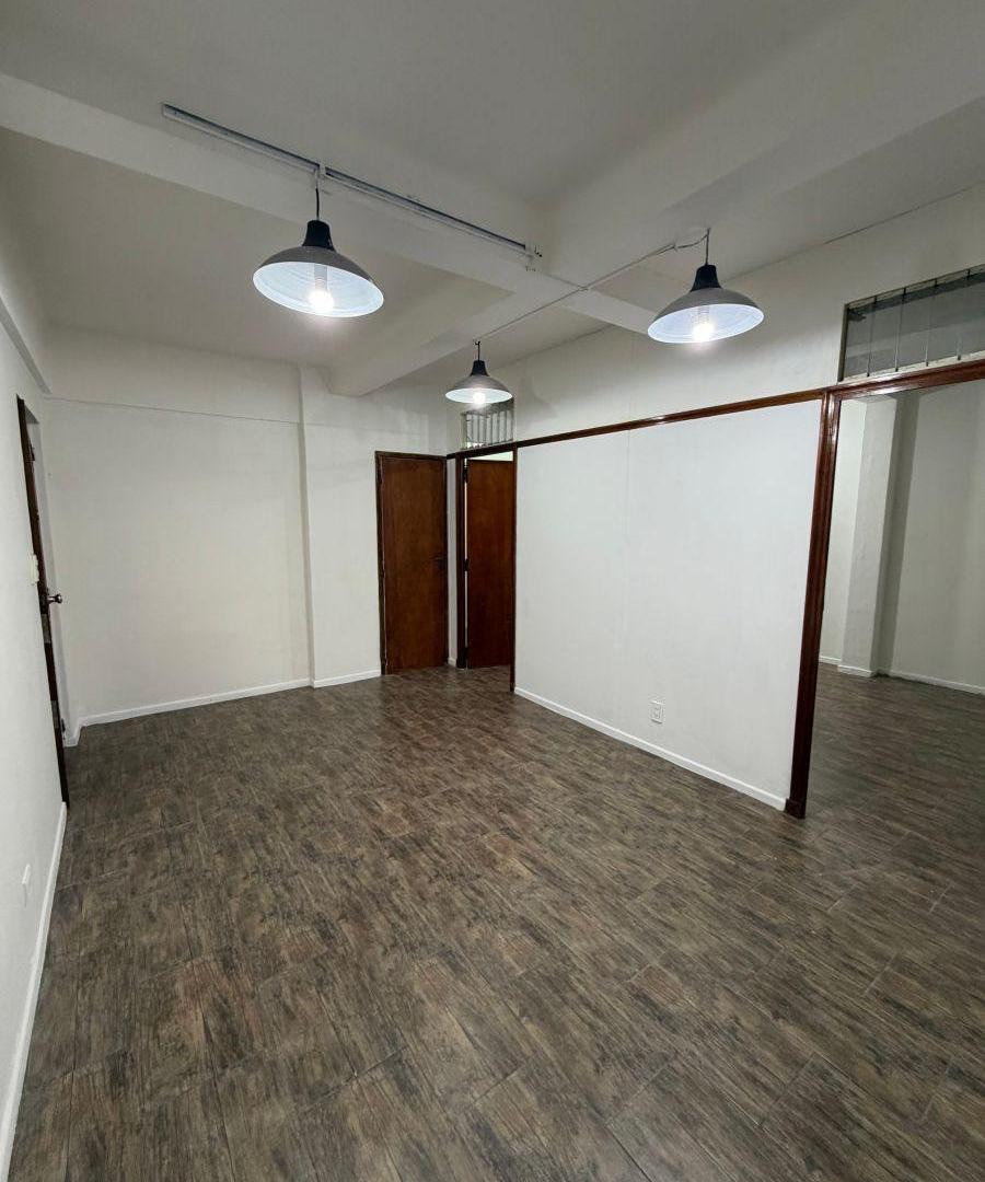 Foto de Se vende cómoda oficina en zona tribunales, imagen 1