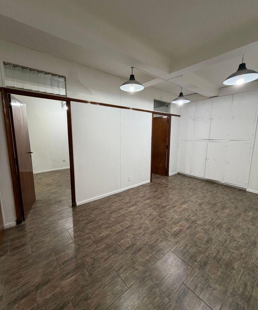 Foto de Se vende cómoda oficina en zona tribunales, imagen 2