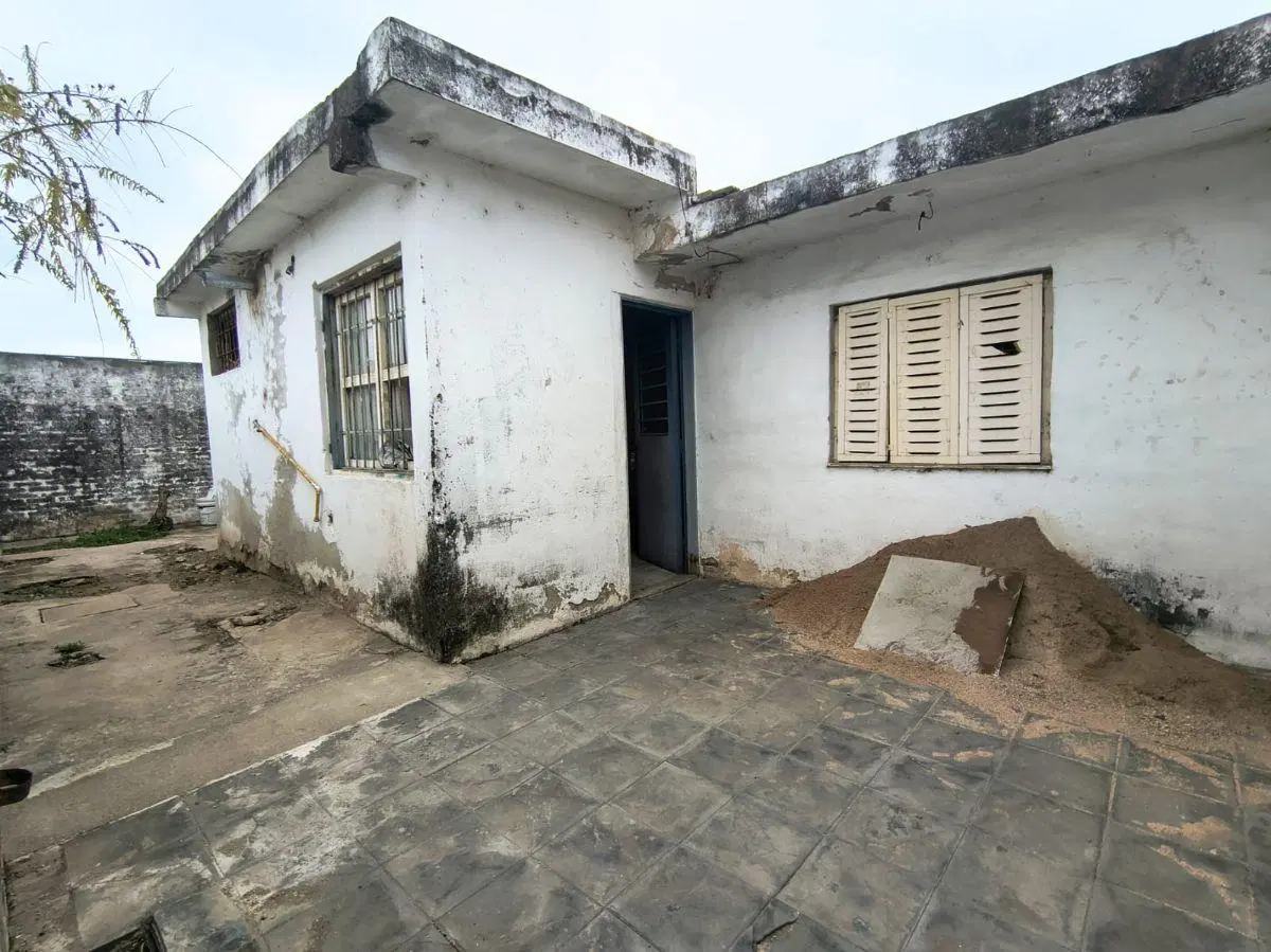 CASA 3 DORMITORIOS MAS DEPARTAMENTO A RECICLAR CON ACCESO INDEPENDIENTE SERVICIOS ACTIVOS 4