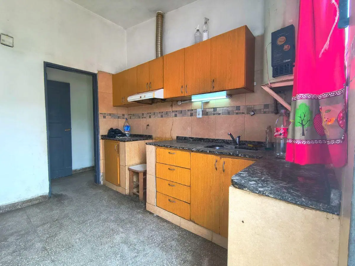 CASA 3 DORMITORIOS MAS DEPARTAMENTO A RECICLAR CON ACCESO INDEPENDIENTE SERVICIOS ACTIVOS 5