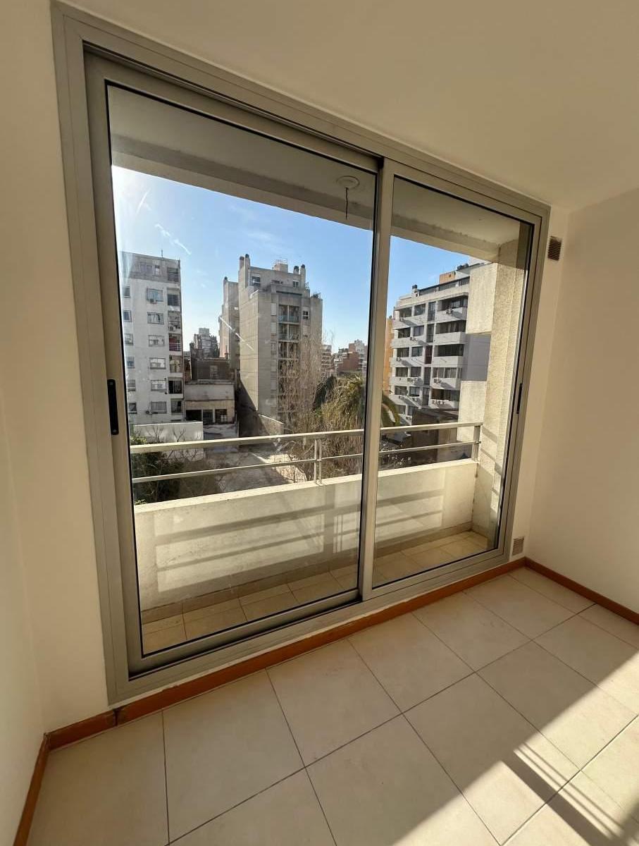 Se Vende Excelente Dpto de un Dormitorio y Dos Baños Estilo Duplex! 2