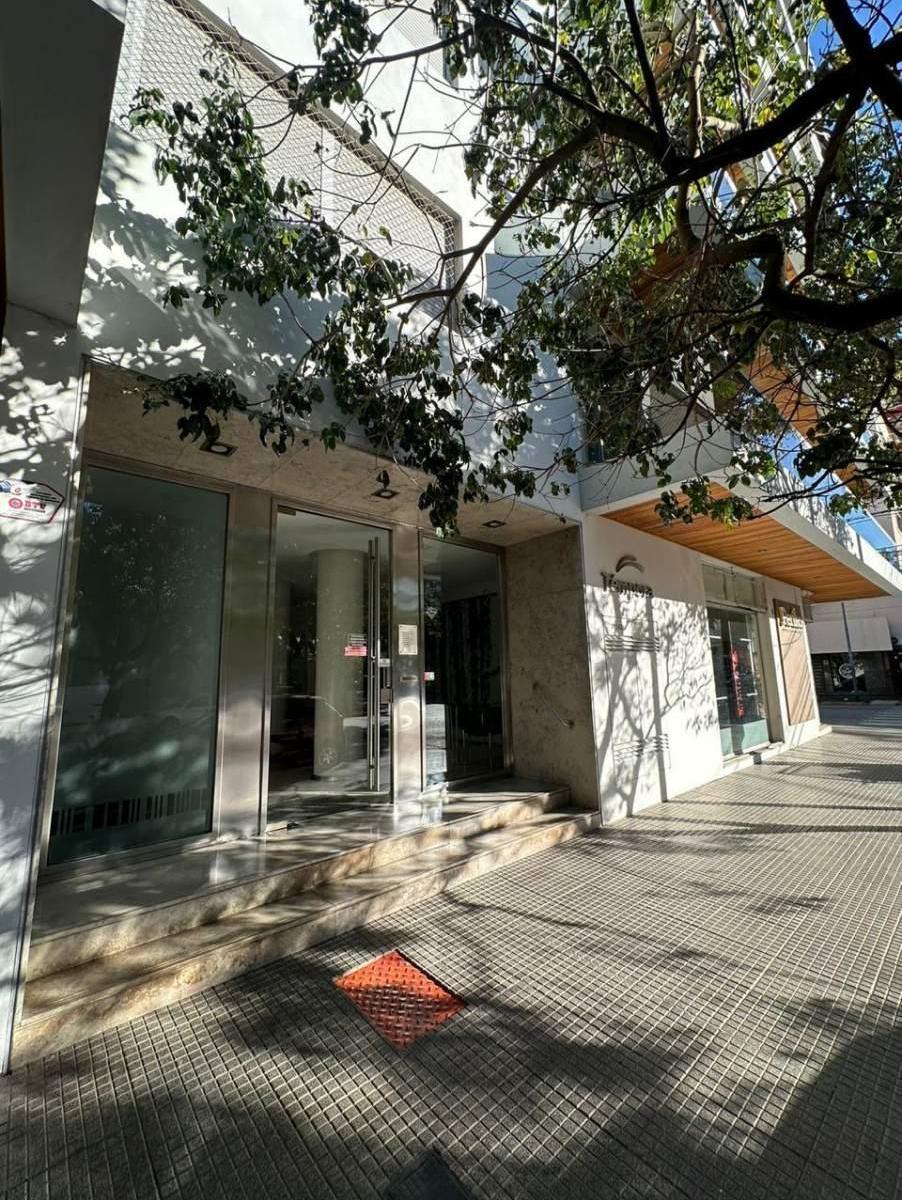 Se Vende Excelente Dpto de Tres Dorm. con Cochera en Barrio General Paz! 4