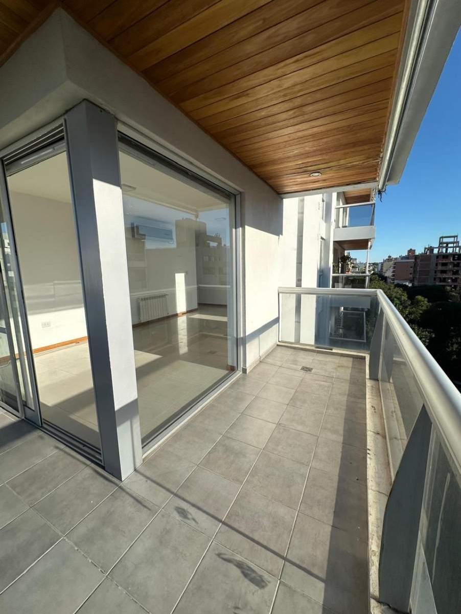 Se Vende Excelente Dpto de Tres Dorm. con Cochera en Barrio General Paz! 3