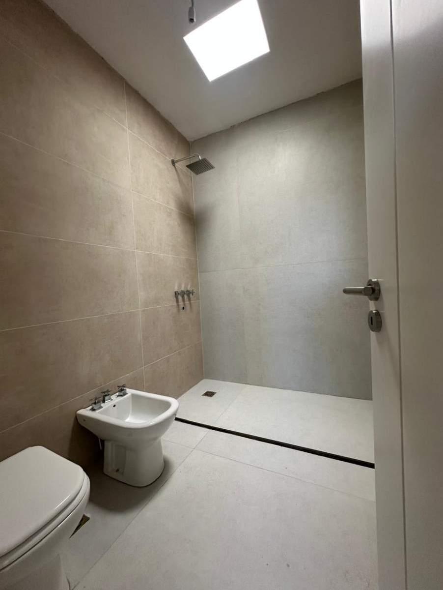 Se Vende Excelente Duplex de 3 Dorm. en La Luisita Barrio Rescidencial! 2
