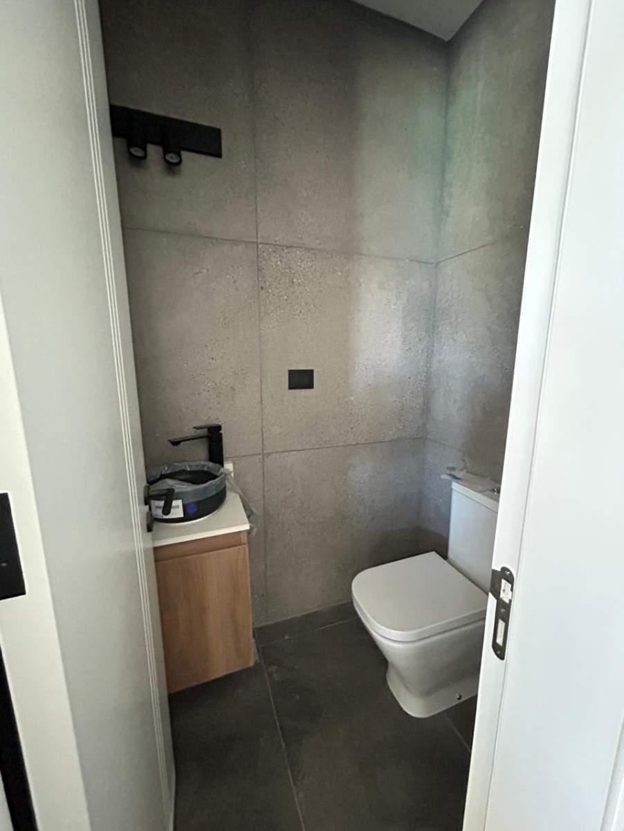 Venta Amplia Casa en Barrio Tejas 4 3