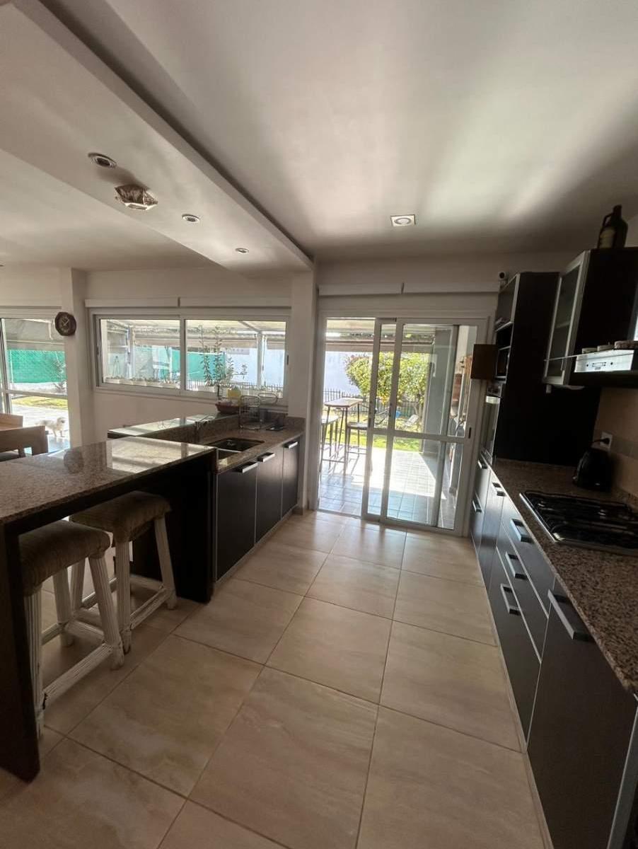 Venta Hermosa Casa Valle Escondido 3 Dorm., Zona Estrategica! 4