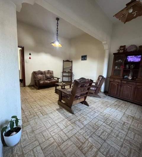 VENTA EN BARRIO SAN MARTIN CASA CON 3 DORM!! 3