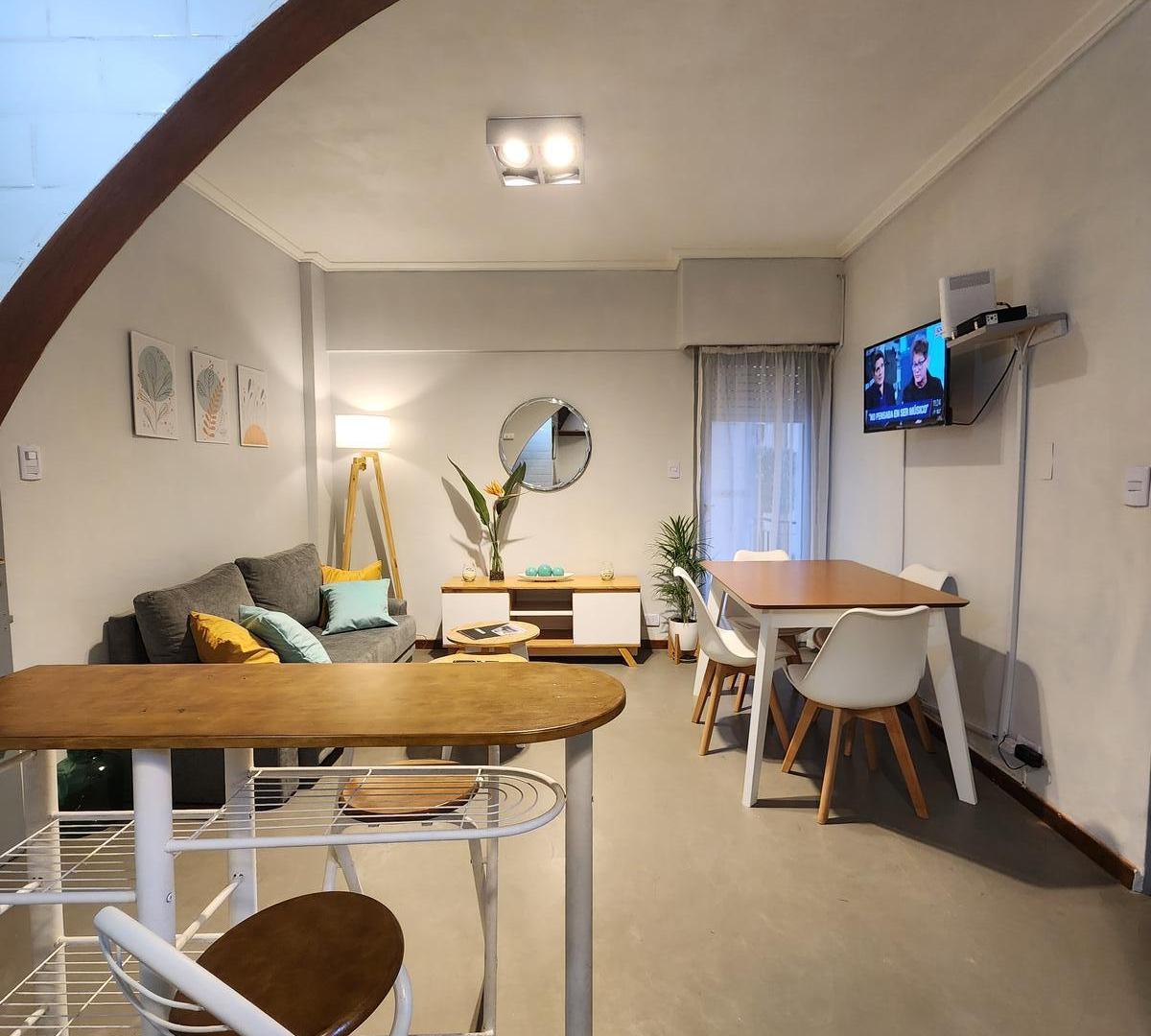 Venta/Alquiler Departamento Dos Ambientes Luminoso Amplio Con Patio Primer Piso Al Contra Frente
