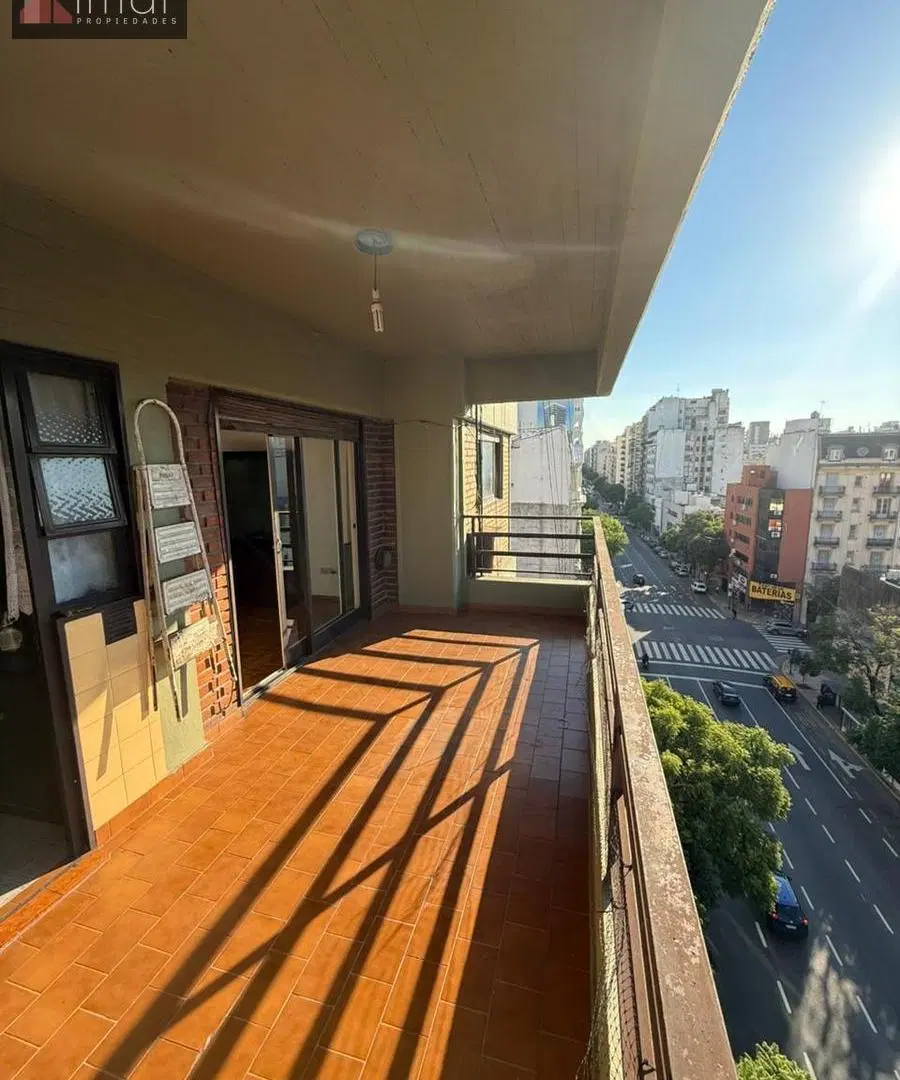 Venta de 3 ambientes Luminoso con Balcón Corrido al Frente Av. Independencia cerca de la UADE 5