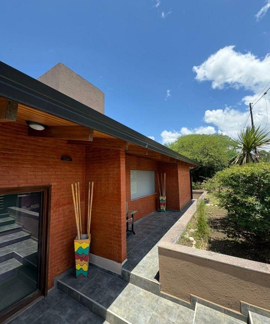 CHALET EN VENTA EN BARRIO CERRADO "LOMAS DEL REY", MAYU SUMAJ, CORDOBA