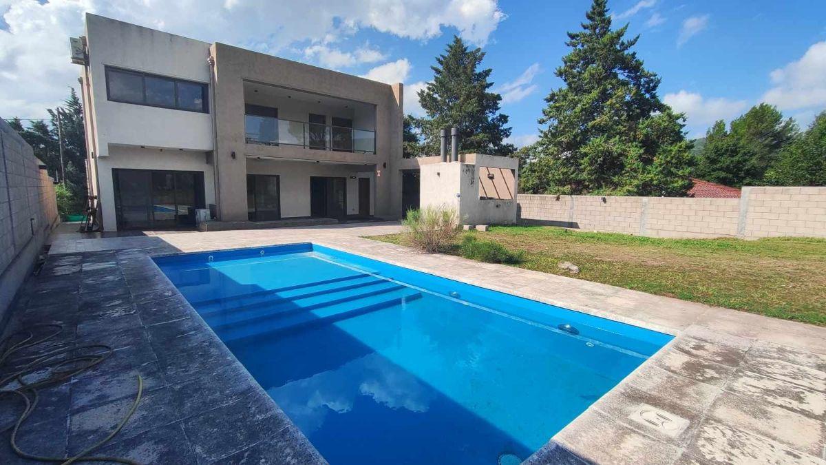Foto de CASA CON PILETA DE CATEGORIA EN VENTA EN SAN ANTONIO DE ARREDONDO, imagen 2