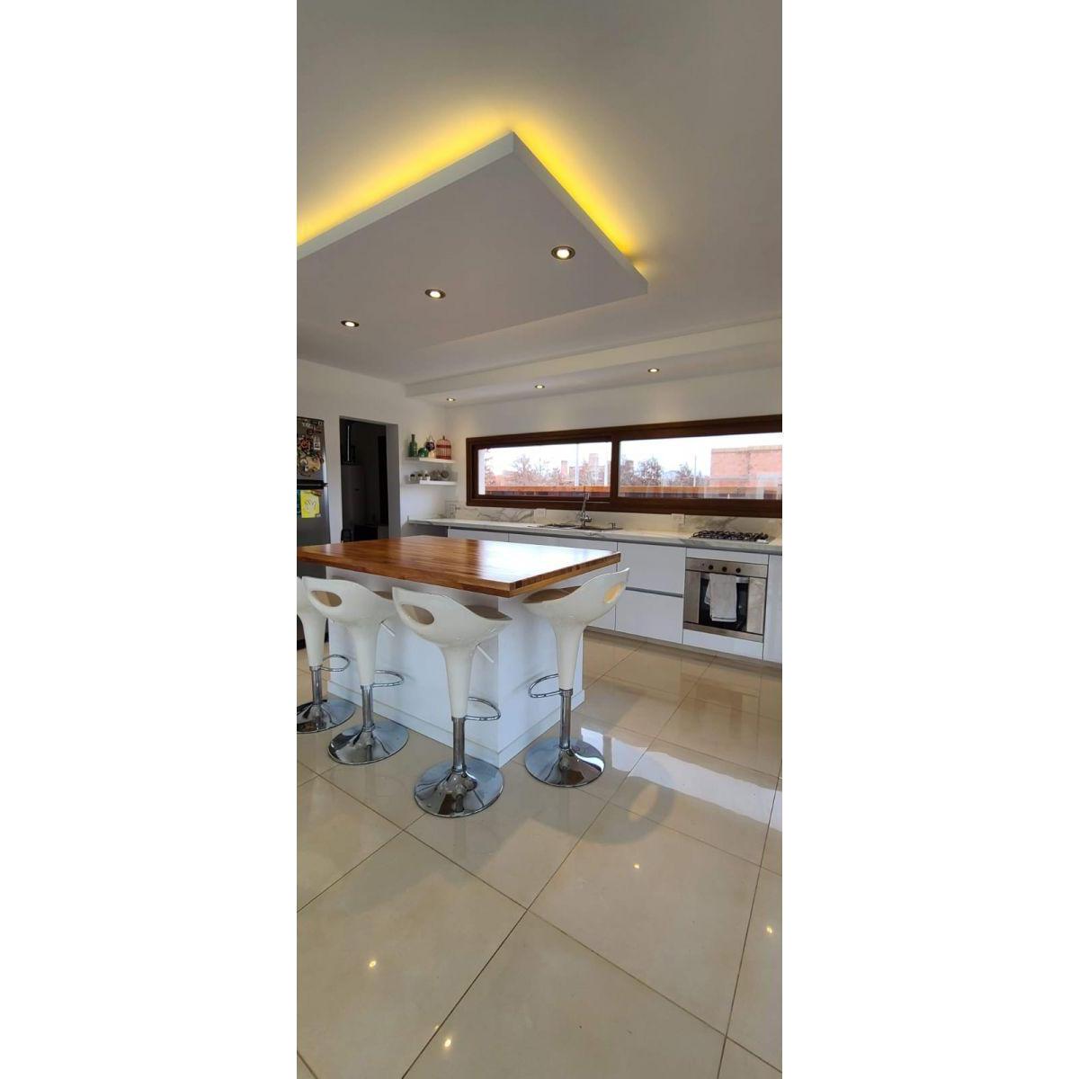 Hermosa Casa en Venta - Barrio Las Casuarinas 4