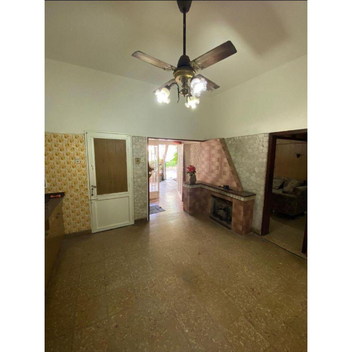 Casa con Local Comercial - Oportunidad 1