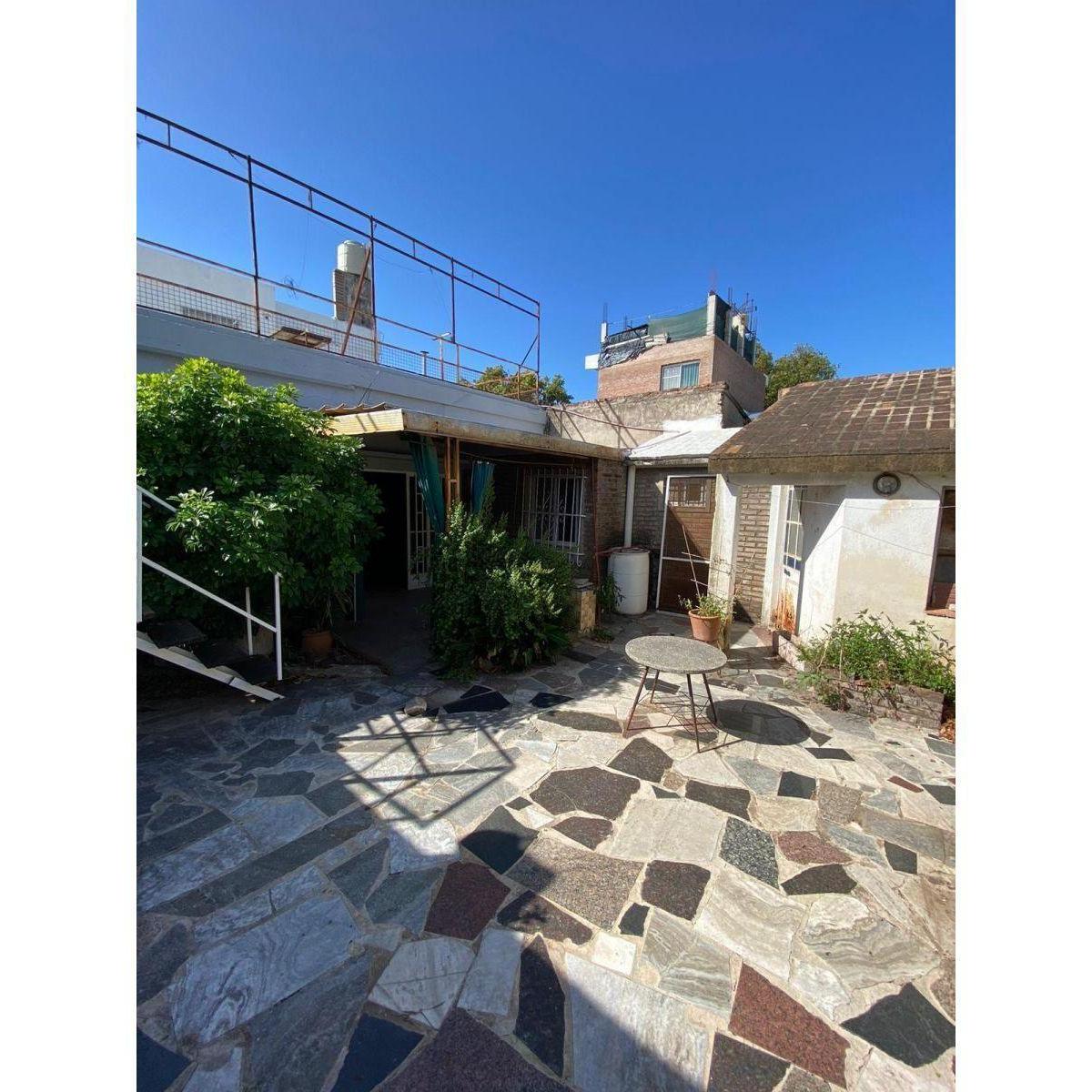Casa con Local Comercial - Oportunidad 2