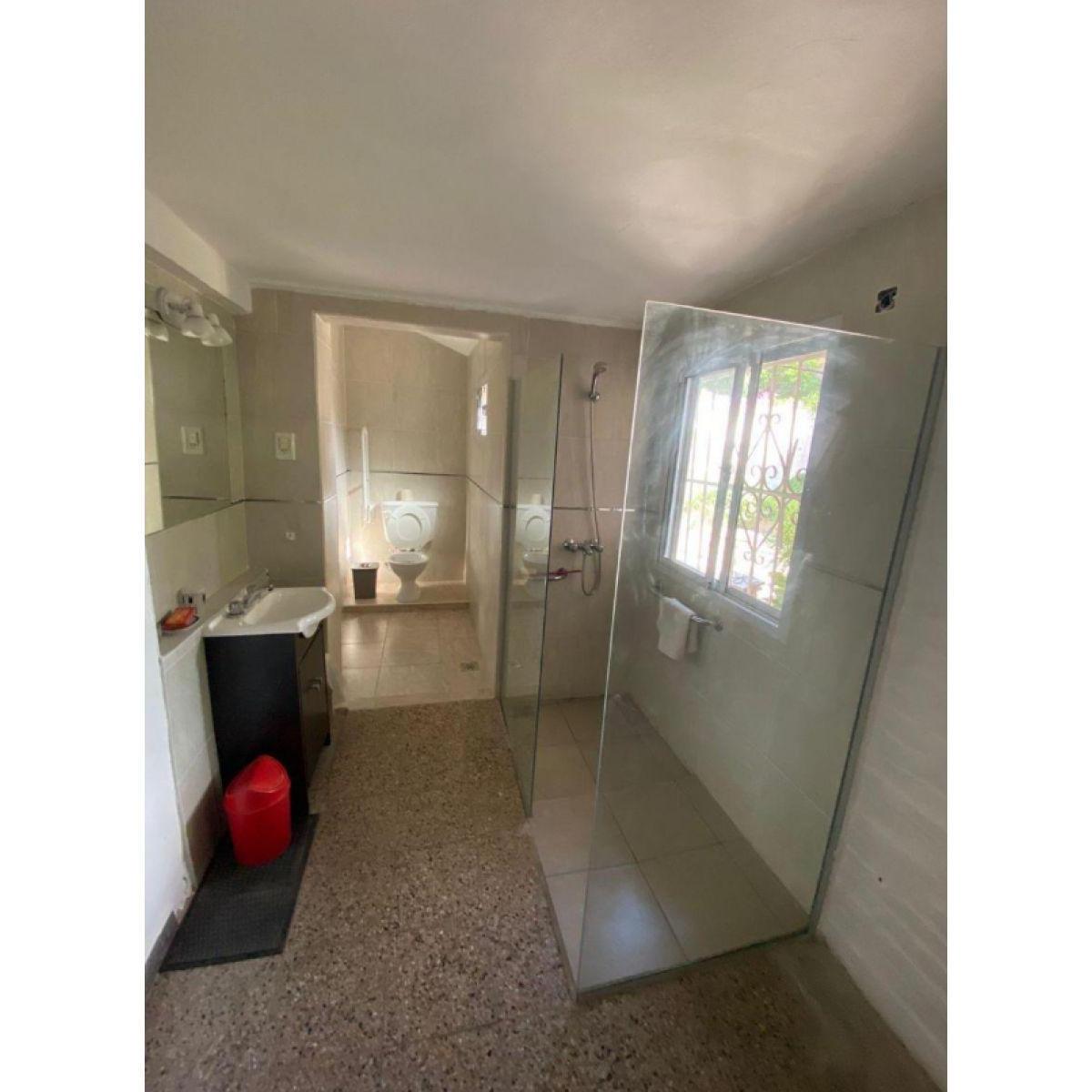 Casa con Local Comercial - Oportunidad 4