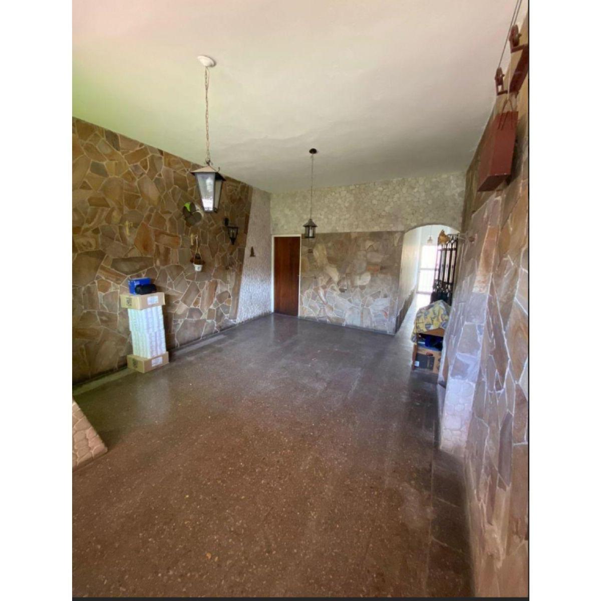 Casa con Local Comercial - Oportunidad 5